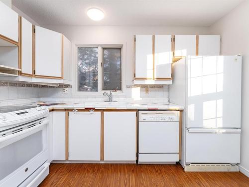 27 4630 17 Avenue, Edmonton, AB - Indoor Photo Showing Kitchen