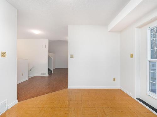 27 4630 17 Avenue, Edmonton, AB - Indoor Photo Showing Other Room