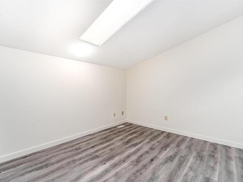 27 4630 17 Avenue, Edmonton, AB - Indoor Photo Showing Other Room