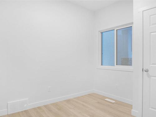 4934 Kinney Road, Edmonton, AB - Indoor Photo Showing Other Room