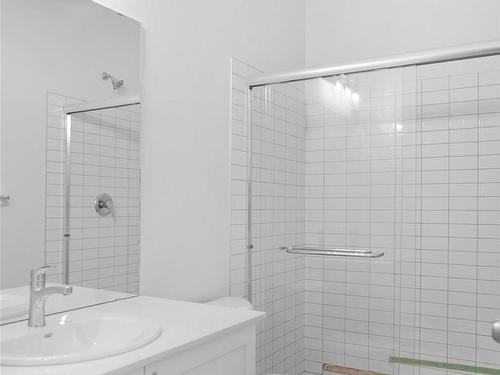 4934 Kinney Road, Edmonton, AB - Indoor Photo Showing Bathroom