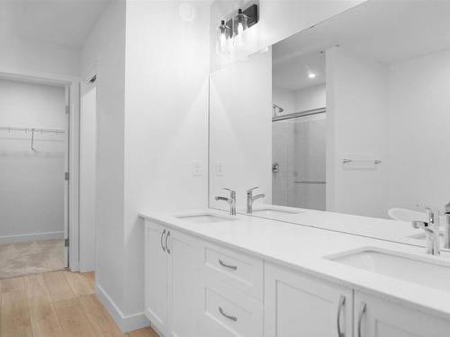 4934 Kinney Road, Edmonton, AB - Indoor Photo Showing Bathroom