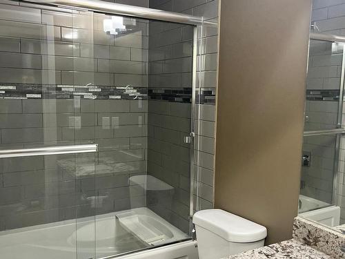 2518 22 Avenue, Edmonton, AB - Indoor Photo Showing Bathroom