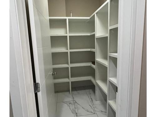 2518 22 Avenue, Edmonton, AB - Indoor With Storage