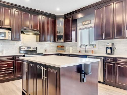 30 Santa Fe Court, Fort Saskatchewan, AB - Indoor Photo Showing Kitchen With Stainless Steel Kitchen With Upgraded Kitchen