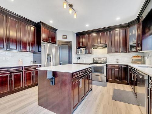 30 Santa Fe Court, Fort Saskatchewan, AB - Indoor Photo Showing Kitchen With Stainless Steel Kitchen With Upgraded Kitchen