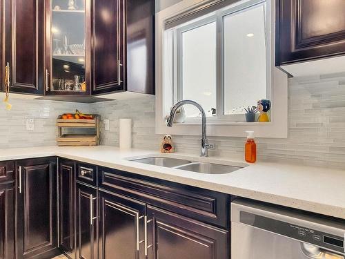 30 Santa Fe Court, Fort Saskatchewan, AB - Indoor Photo Showing Kitchen With Double Sink With Upgraded Kitchen