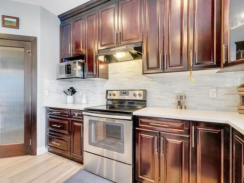 30 Santa Fe Court, Fort Saskatchewan, AB - Indoor Photo Showing Kitchen With Stainless Steel Kitchen With Upgraded Kitchen