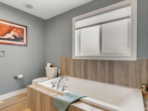 30 Santa Fe Court, Fort Saskatchewan, AB - Indoor Photo Showing Bathroom