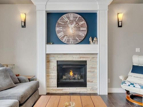 30 Santa Fe Court, Fort Saskatchewan, AB - Indoor Photo Showing Living Room With Fireplace