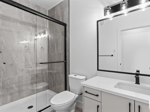 8508 181 Avenue, Edmonton, AB - Indoor Photo Showing Bathroom