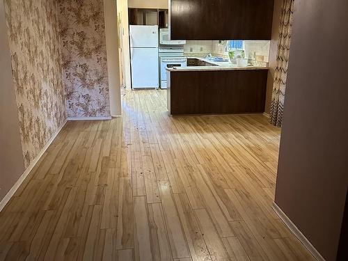 204 55230 Rge Road 10, Rural Sturgeon County, AB - Indoor Photo Showing Kitchen