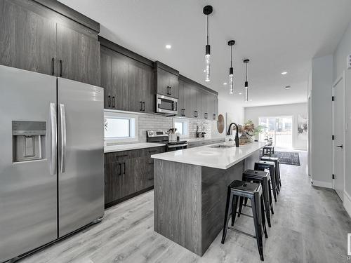 11422 122 Street, Edmonton, AB - Indoor Photo Showing Kitchen With Upgraded Kitchen