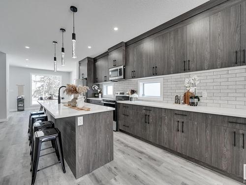 11422 122 Street, Edmonton, AB - Indoor Photo Showing Kitchen With Upgraded Kitchen