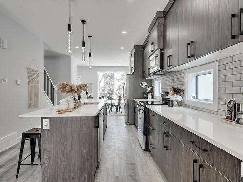 11422 122 Street, Edmonton, AB - Indoor Photo Showing Kitchen With Upgraded Kitchen