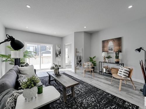 11422 122 Street, Edmonton, AB - Indoor Photo Showing Living Room