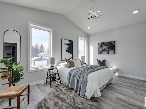 11422 122 Street, Edmonton, AB - Indoor Photo Showing Bedroom