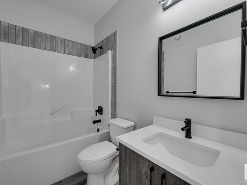 11422 122 Street, Edmonton, AB - Indoor Photo Showing Bathroom