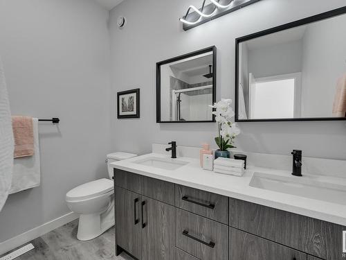 11422 122 Street, Edmonton, AB - Indoor Photo Showing Bathroom