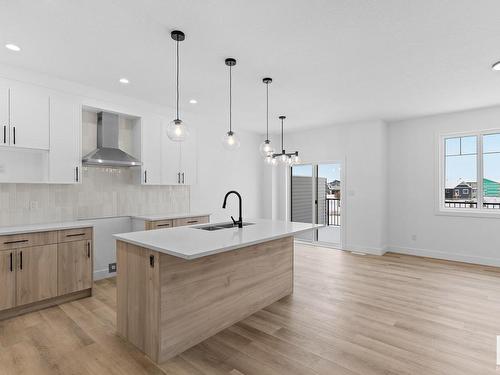 129 Hilton Cove, Spruce Grove, AB - Indoor Photo Showing Kitchen With Double Sink With Upgraded Kitchen