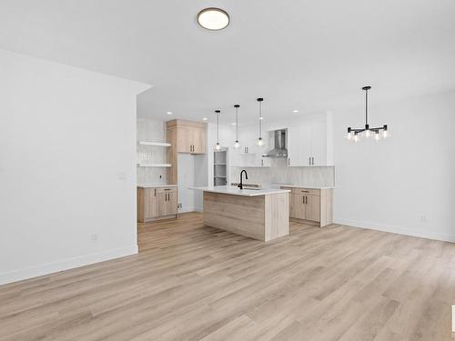 129 Hilton Cove, Spruce Grove, AB - Indoor Photo Showing Kitchen