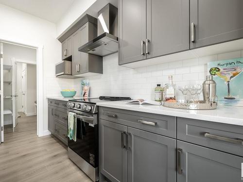 327 29 Street, Edmonton, AB - Indoor Photo Showing Kitchen With Upgraded Kitchen