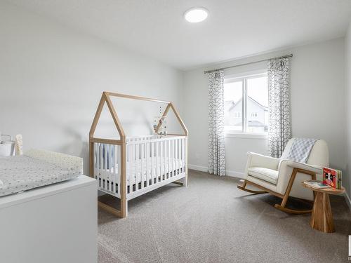 327 29 Street, Edmonton, AB - Indoor Photo Showing Bedroom