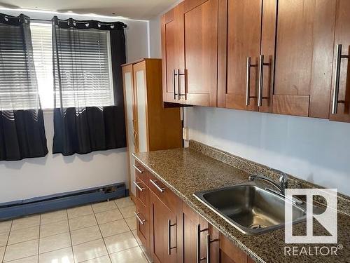 17 9740 62 Street, Edmonton, AB - Indoor Photo Showing Kitchen