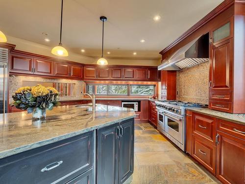 87 Westbrook Drive, Edmonton, AB - Indoor Photo Showing Kitchen With Upgraded Kitchen