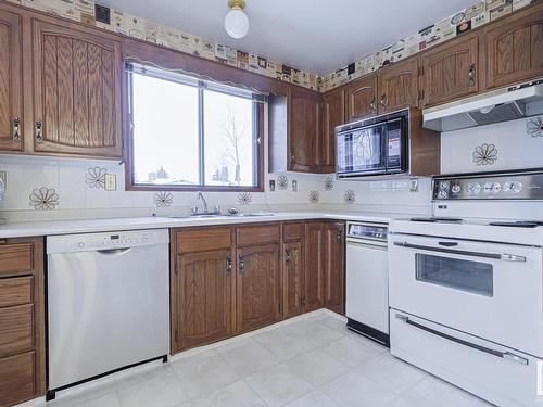 7518 183A Street Nw, Edmonton, AB - Indoor Photo Showing Kitchen