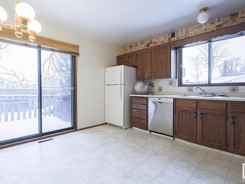 7518 183A Street Nw, Edmonton, AB - Indoor Photo Showing Kitchen