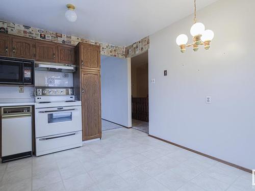 7518 183A Street Nw, Edmonton, AB - Indoor Photo Showing Kitchen