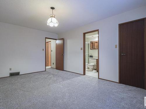 7518 183A Street Nw, Edmonton, AB - Indoor Photo Showing Other Room