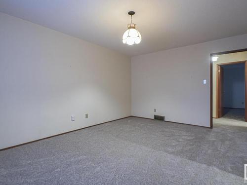 7518 183A Street Nw, Edmonton, AB - Indoor Photo Showing Other Room