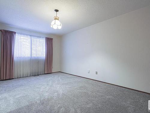 7518 183A Street Nw, Edmonton, AB - Indoor Photo Showing Other Room