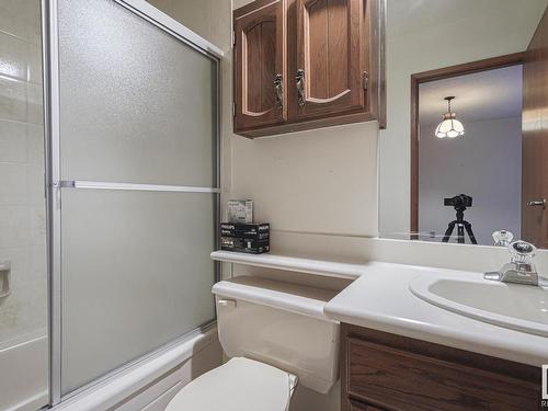 7518 183A Street Nw, Edmonton, AB - Indoor Photo Showing Bathroom