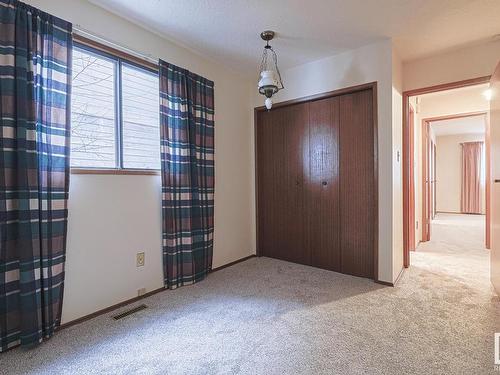 7518 183A Street Nw, Edmonton, AB - Indoor Photo Showing Other Room