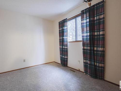 7518 183A Street Nw, Edmonton, AB - Indoor Photo Showing Other Room