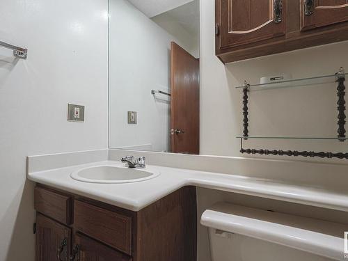 7518 183A Street Nw, Edmonton, AB - Indoor Photo Showing Bathroom