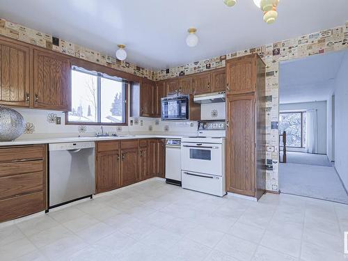 7518 183A Street Nw, Edmonton, AB - Indoor Photo Showing Kitchen