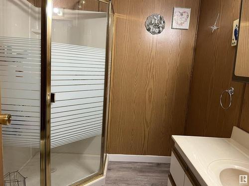 4126 46 Street, Vegreville, AB - Indoor Photo Showing Bathroom