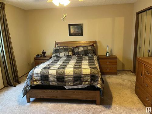 4126 46 Street, Vegreville, AB - Indoor Photo Showing Bedroom