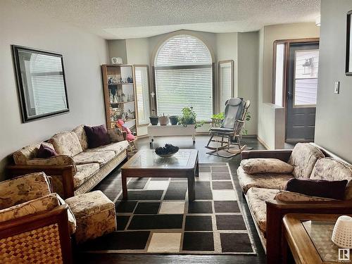 4126 46 Street, Vegreville, AB - Indoor Photo Showing Living Room