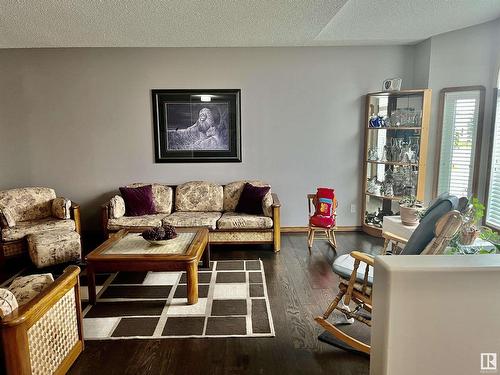 4126 46 Street, Vegreville, AB - Indoor Photo Showing Living Room