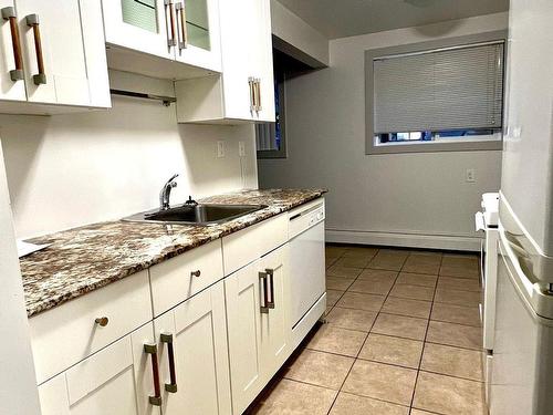 103 10145 113 Street, Edmonton, AB - Indoor Photo Showing Kitchen