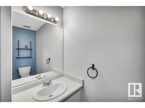 Edmonton, AB - Indoor Photo Showing Bathroom