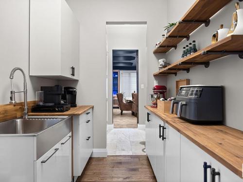 2231 Warry Loop, Edmonton, AB - Indoor Photo Showing Kitchen