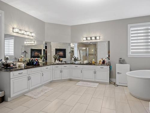 2231 Warry Loop, Edmonton, AB - Indoor Photo Showing Bathroom