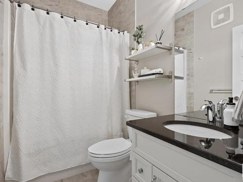 2231 Warry Loop, Edmonton, AB - Indoor Photo Showing Bathroom