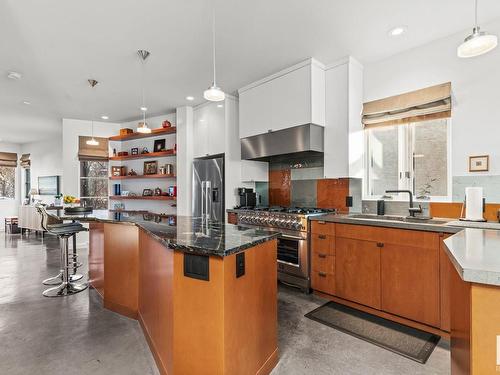 6428 Ada Boulevard, Edmonton, AB - Indoor Photo Showing Kitchen With Upgraded Kitchen